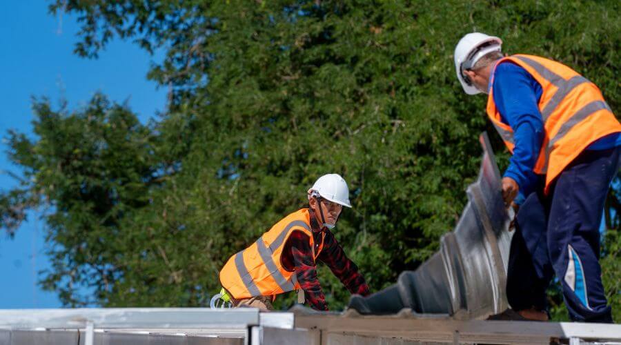 Professional gutter cleaning in Grover, WY